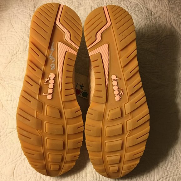 DIADORA x Feature N9000 Unisex Runners    NWT! - Picture 4 of 16